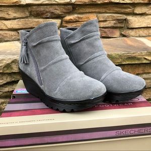 EUC Skechers Triple Threat Suede Bootie